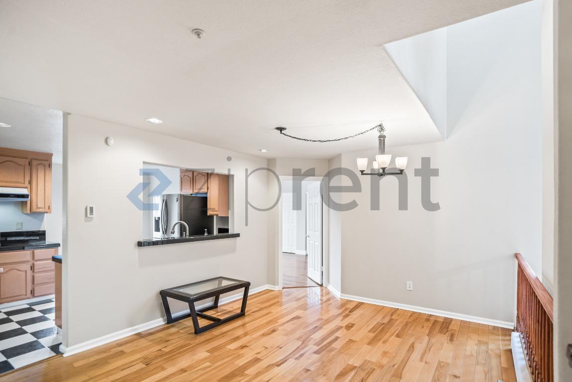 Building Photo - Unit