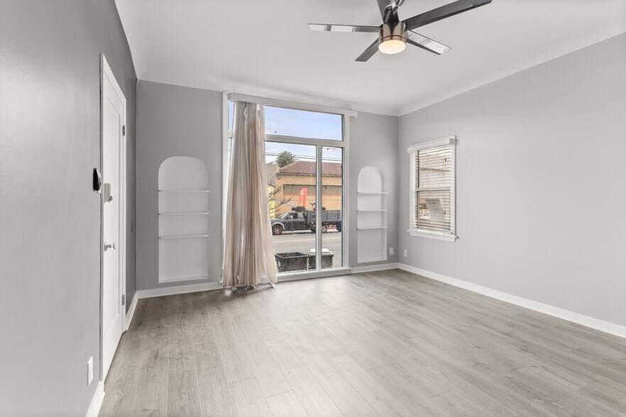 Building Photo - 1115 E Broadway