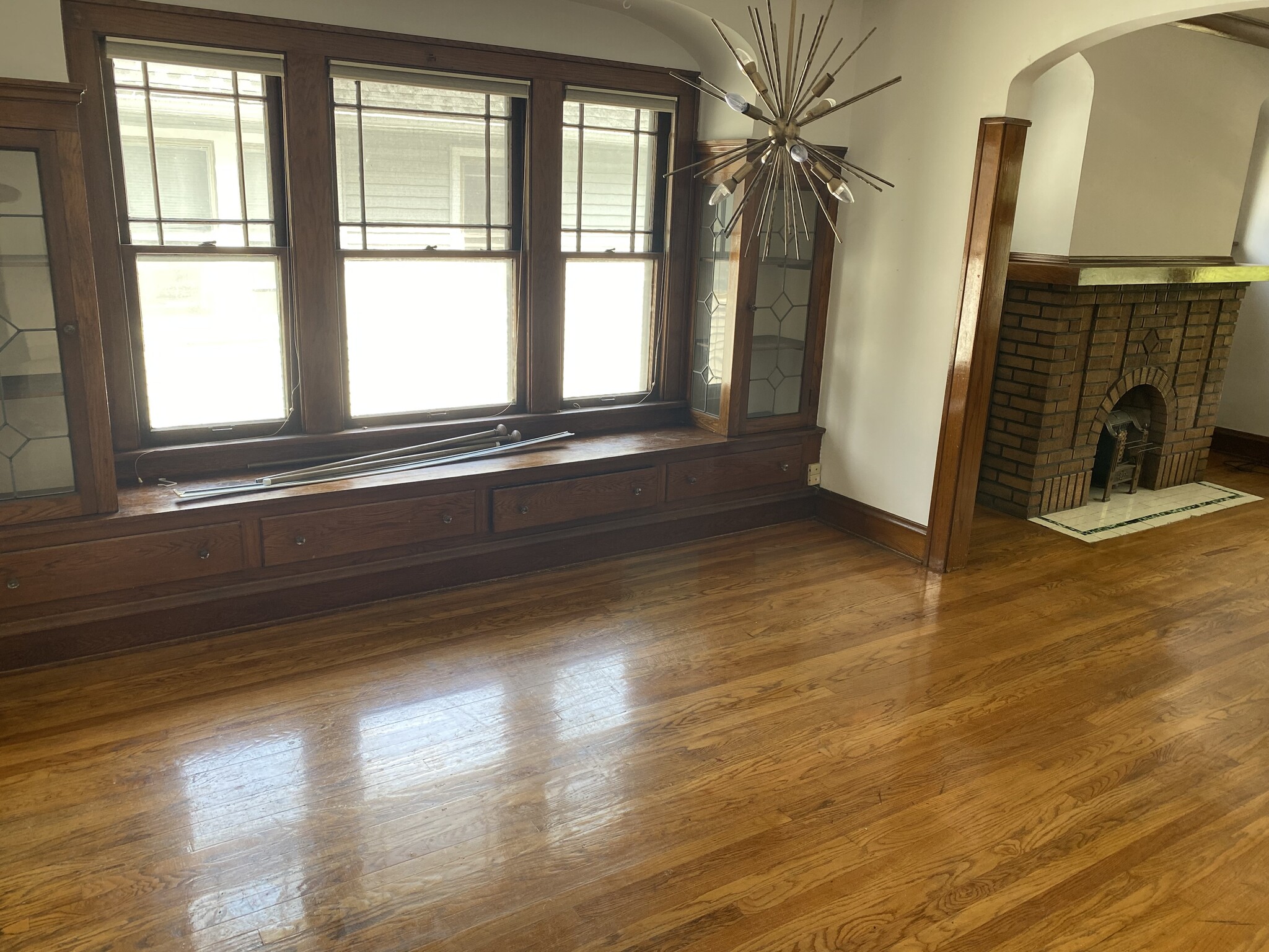 Family Room - 2082 Lewis Dr