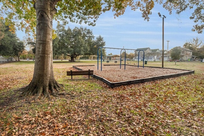 Building Photo - 1110 N Pasteur St