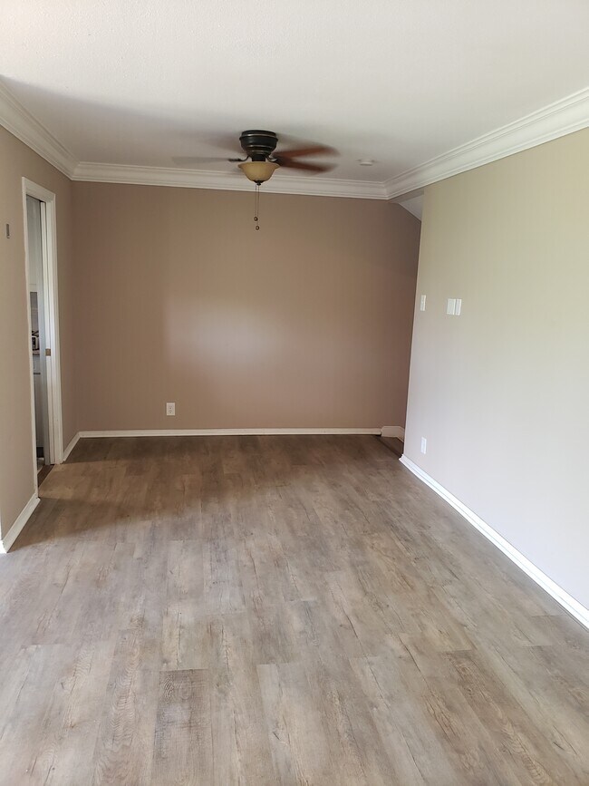 Dining area - 500 E Avenue J
