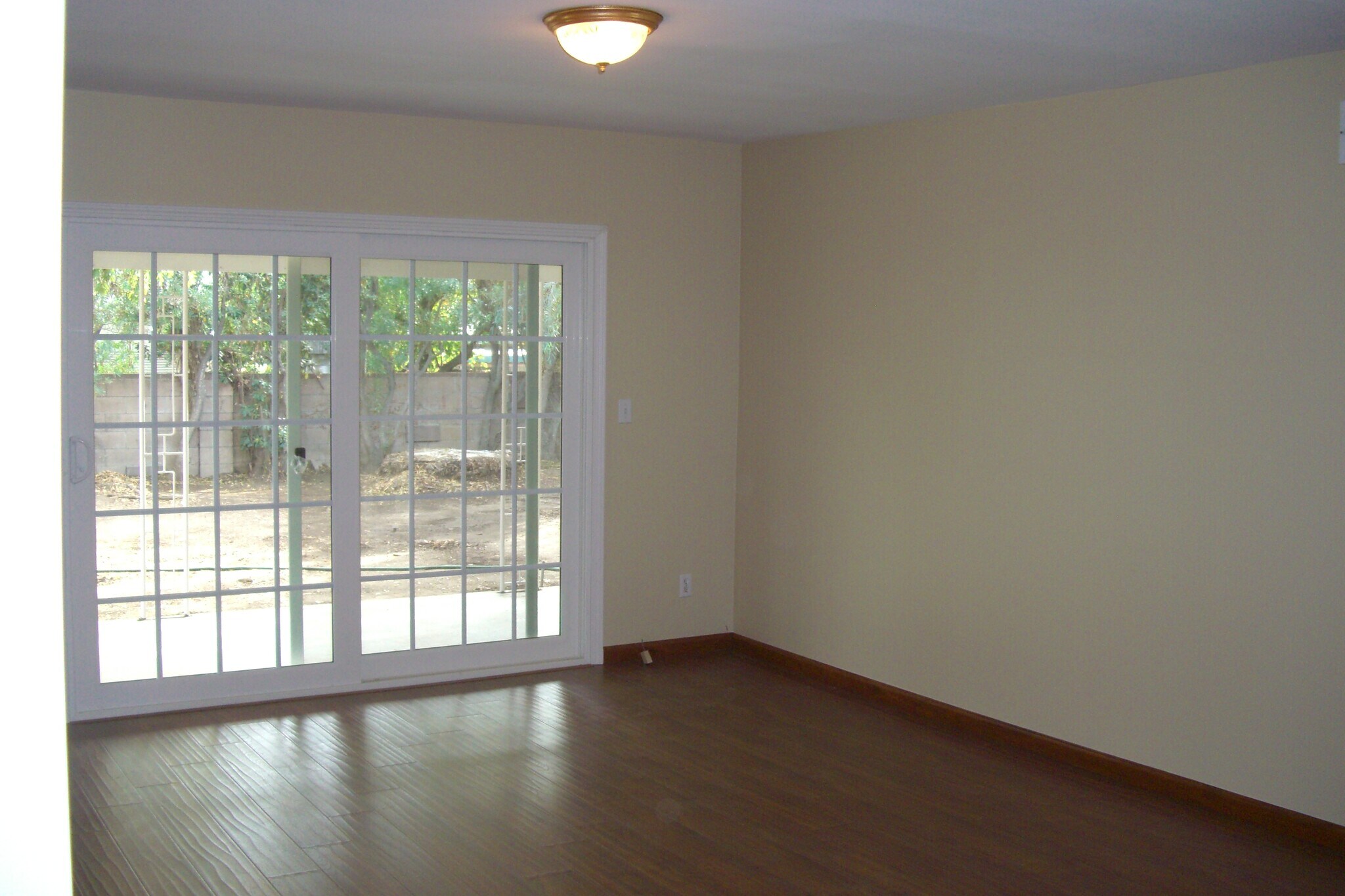 Building Photo - 9224 Sophia Ave