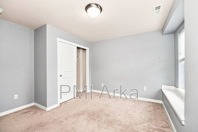 Building Photo - 633 Ilwaco Pl NE