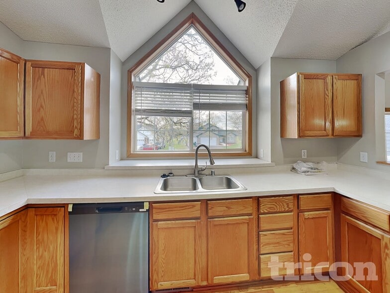 Building Photo - 5535 Highland Trail