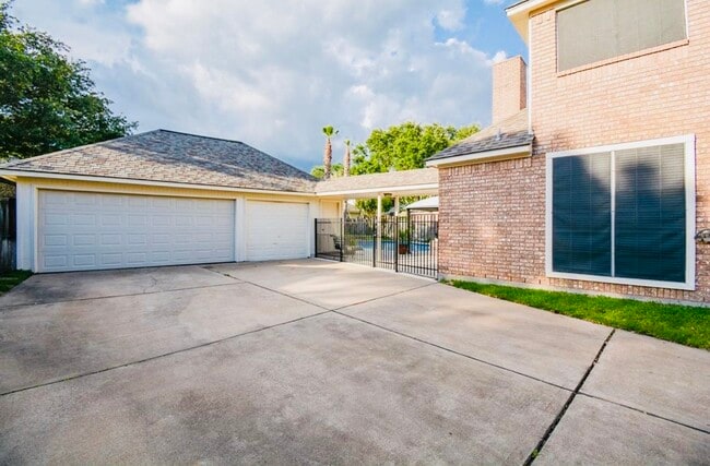 Building Photo - 23210 Fall Wind Ct