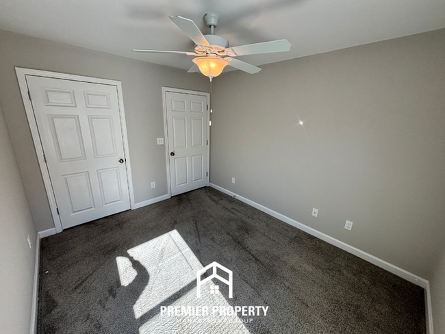 Building Photo - Spacious 4BR Home Near Tuscaloosa w/ 2-Car Garage, Covered Patio & Fenced Yard