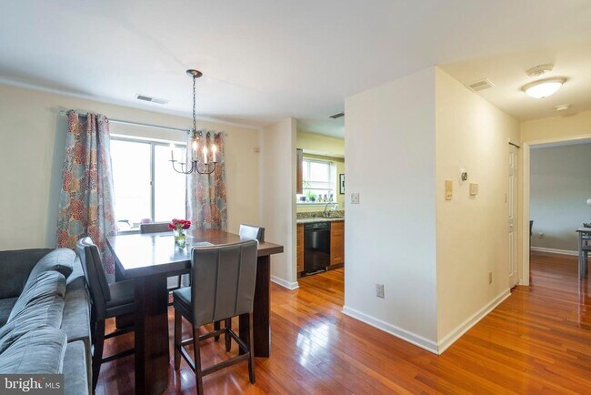 Building Photo - 700 Pennock St