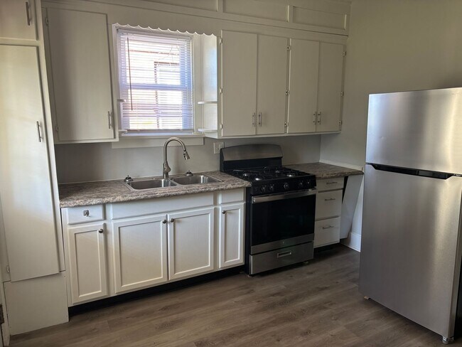 Building Photo - 1427 Wall St