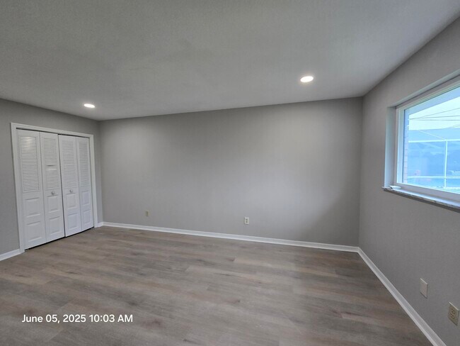 Building Photo - 427 SE Galleon Ln