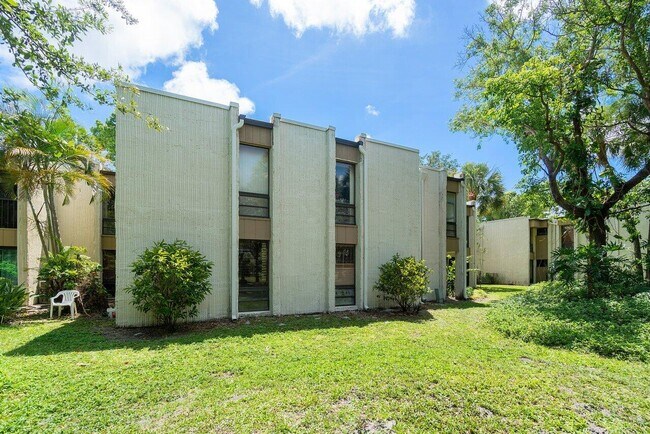 Building Photo - 22089 Cocoa Palm Way