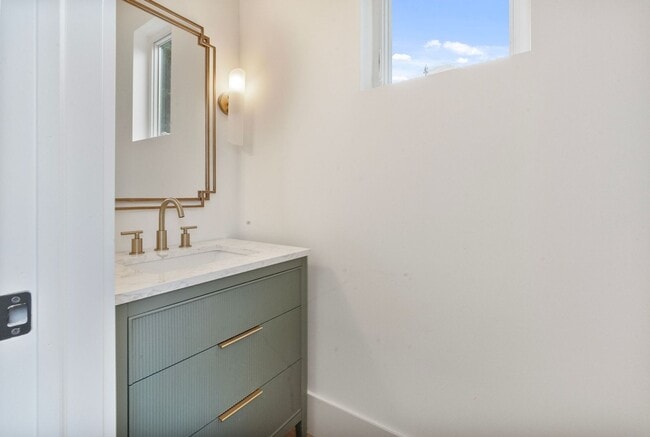 Building Photo - 129 French St