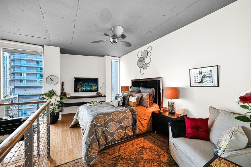 Building Photo - 690 SW 1st Ct