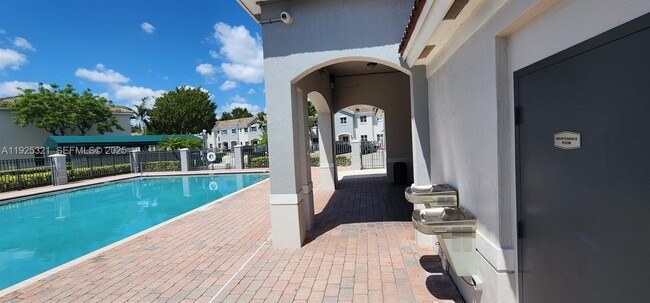 Building Photo - 2940 SE 15th Terrace