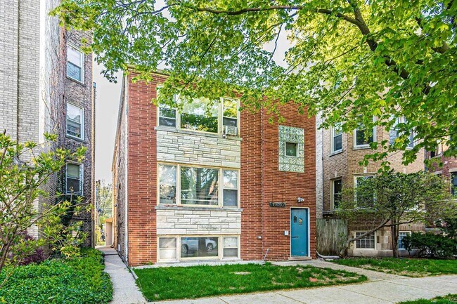 Primary Photo - 7530 N Oakley Ave