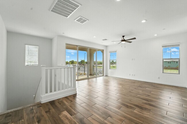 Building Photo - Like Brand New Luxurious Modern 3 Bedroom ...