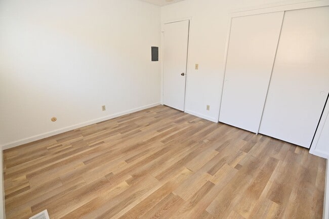 Building Photo - 639 Bolton Ct