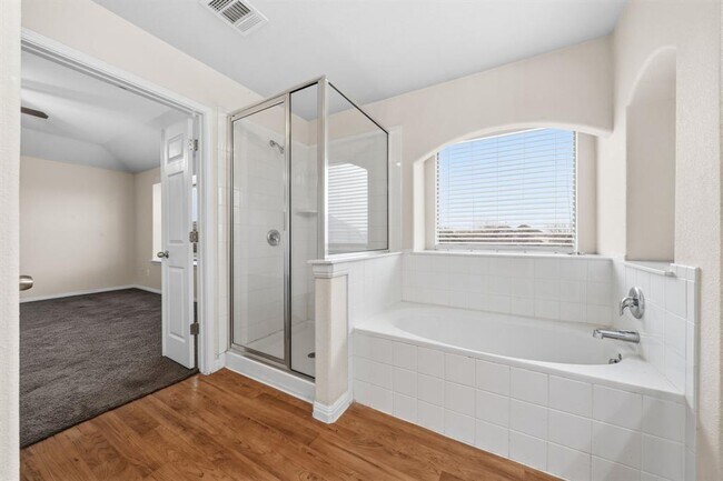 Building Photo - 601 Silver Wing Dr