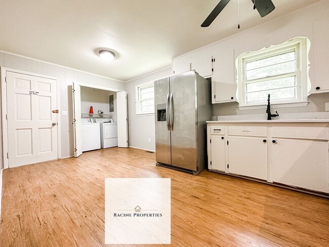 Building Photo - Charming Home in Laurens