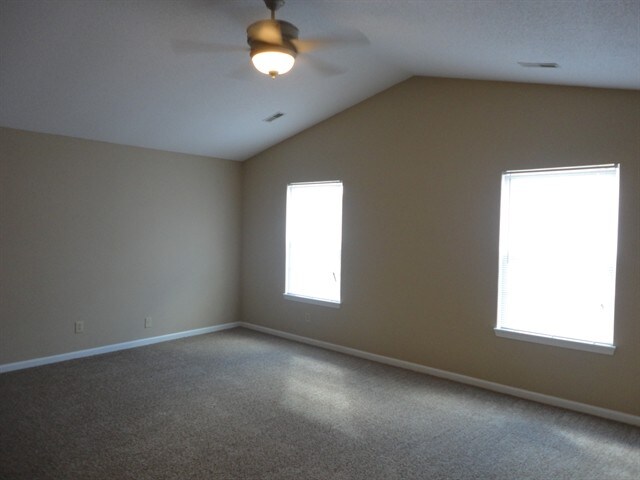 Building Photo - 743 Millbrook Dr