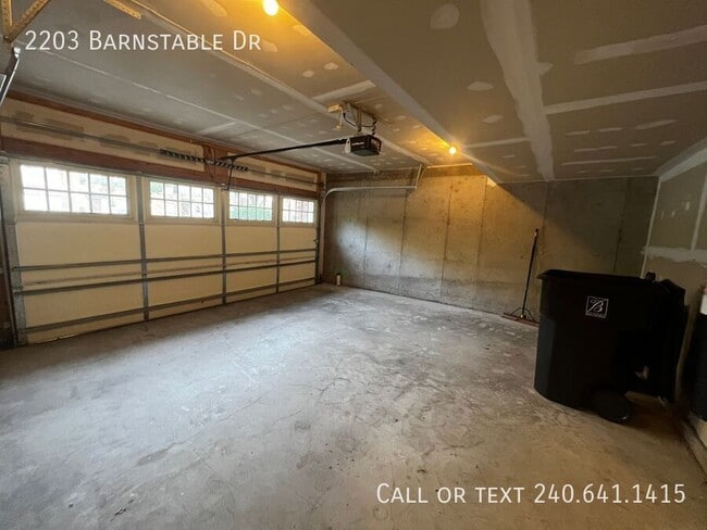 Building Photo - 2203 Barnstable Dr