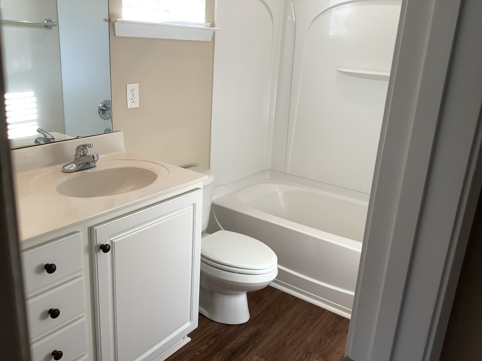 Building Photo - 111 Pin Oak Ct