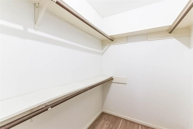 Building Photo - 9622 Oldenburg Ln