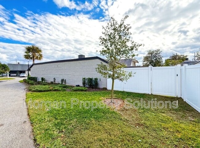 Building Photo - 892 Claydon Way