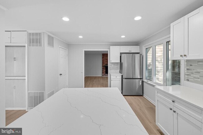 Building Photo - 210 Lastner Ln