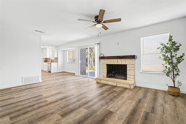 Building Photo - 1403 Greenfield Dr