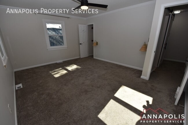 Building Photo - 114 Oakwood Rd