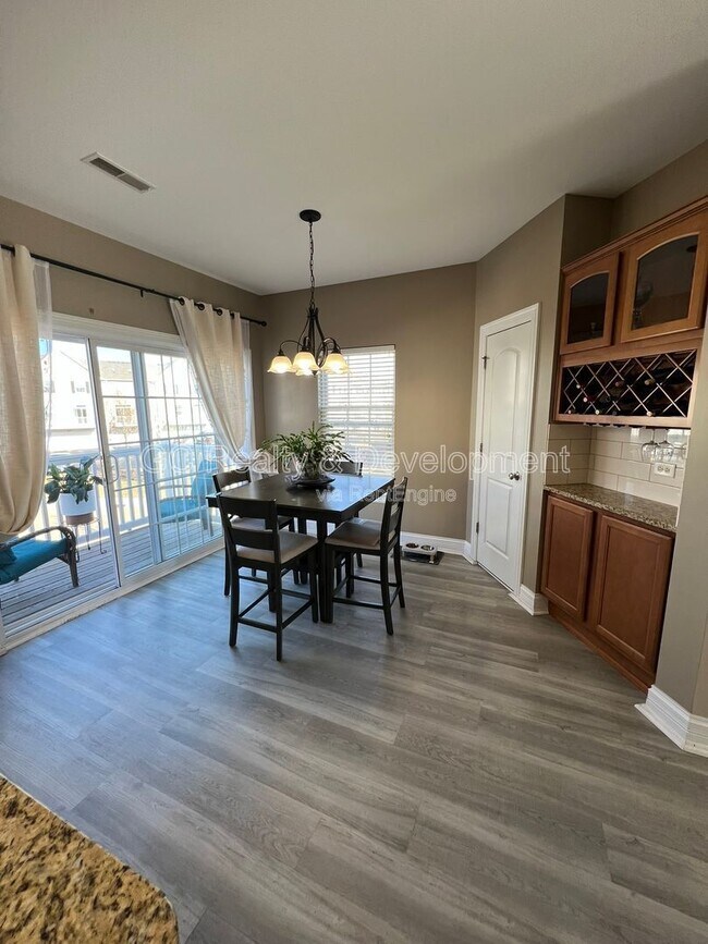 Building Photo - 112 Lakeshore Dr