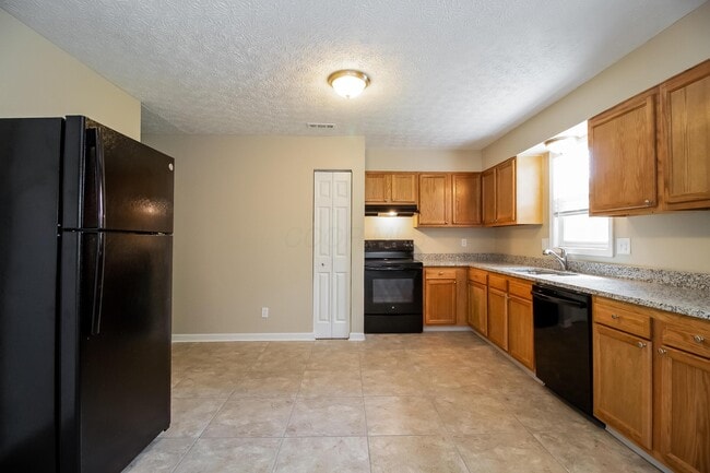 Building Photo - 2495 Willow View Ct