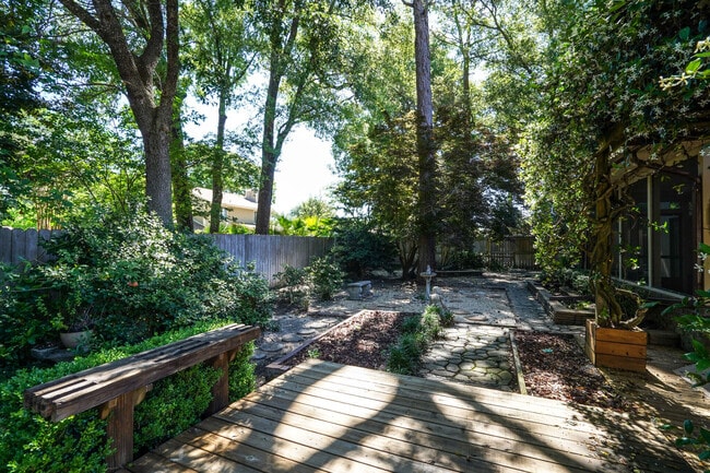 Building Photo - 213 Bayberry Dr