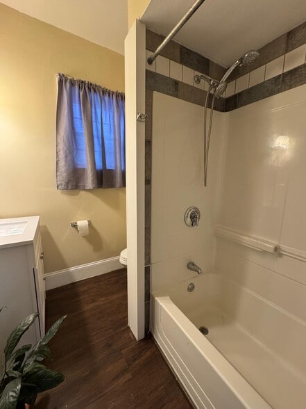 Building Photo - 252 Admiral St