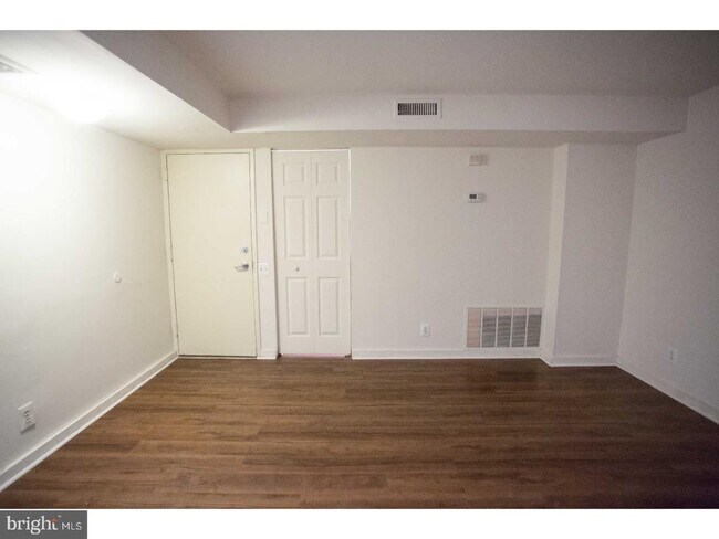 Building Photo - 130 Arch St