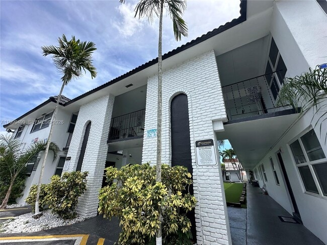 Building Photo - 2500 Johnson St