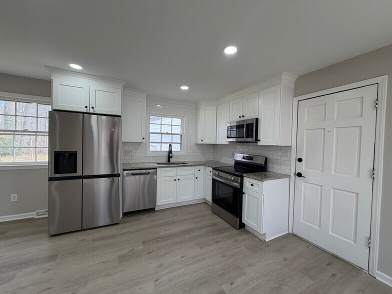 Building Photo - 308 Donna Ave