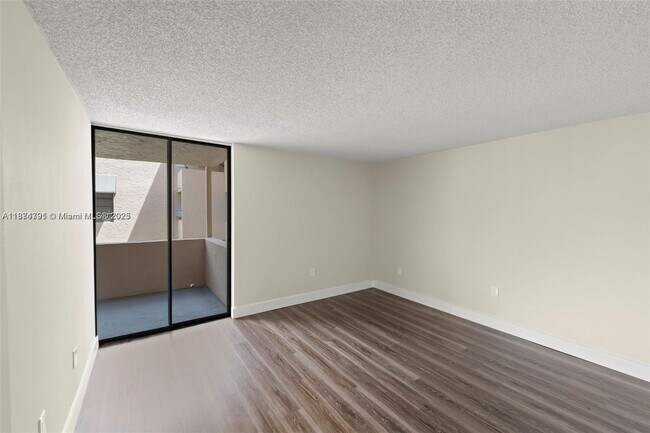 Building Photo - 10400 SW 108th Ave