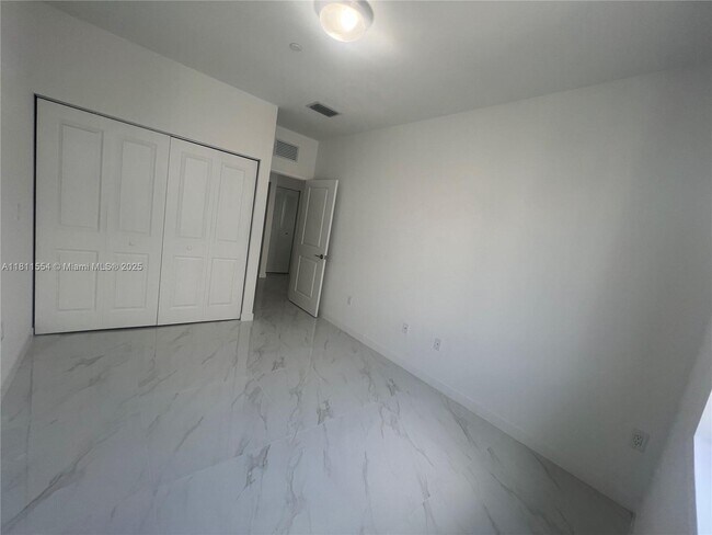 Building Photo - 1010 SW 69th Ave