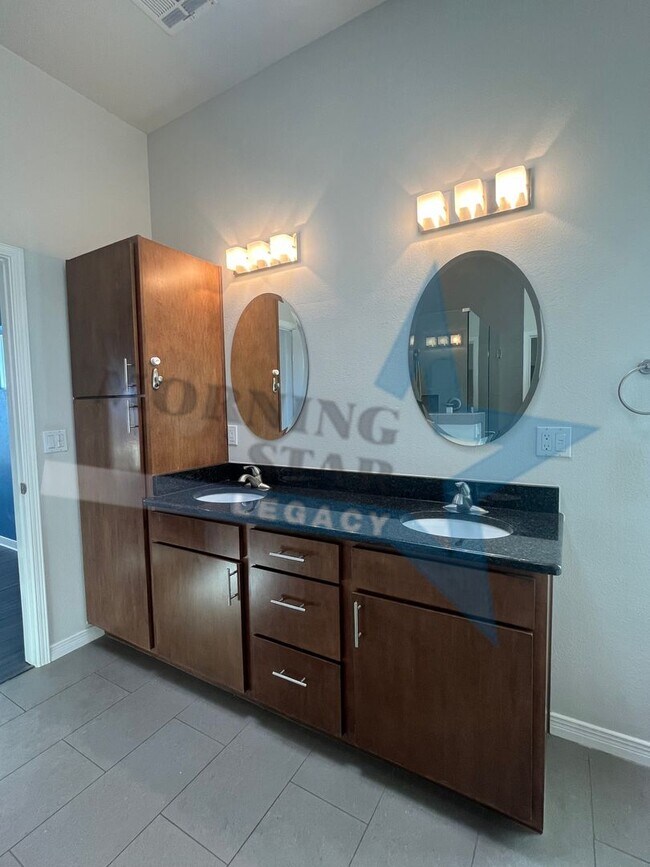 Building Photo - Charming 3-bedroom, 2-bathroom w/ views!