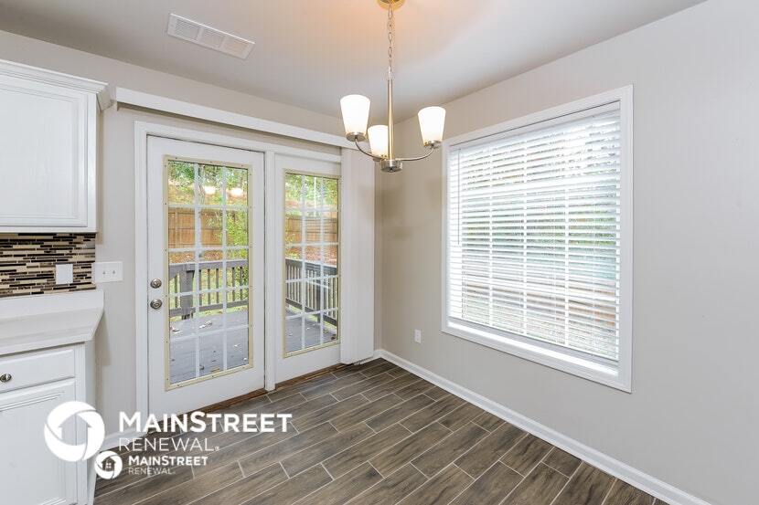 Building Photo - 2295 Lark St