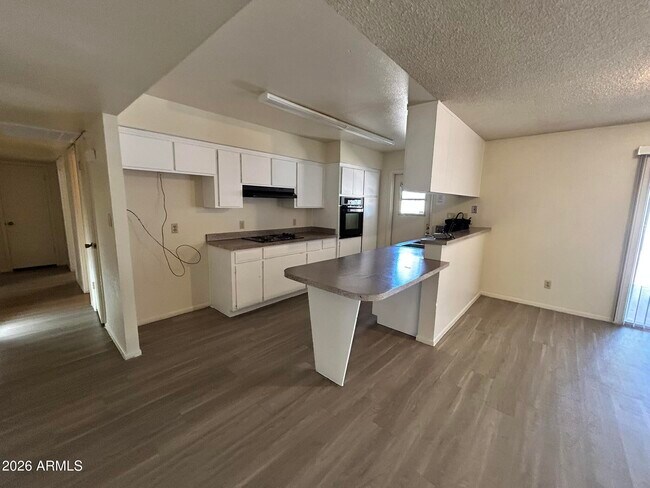 Building Photo - 5309 S River Dr