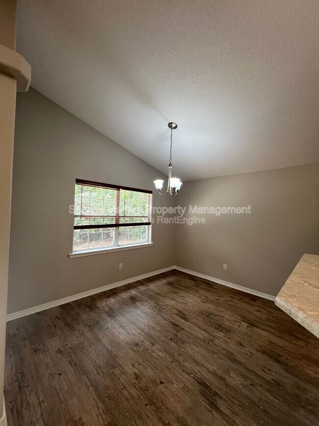 Building Photo - 5959 Sleepy Hollow Ct