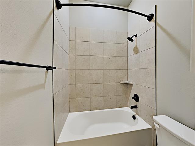 Building Photo - 900 McLynn Ct