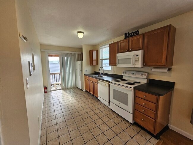 Building Photo - 464 Meridian St