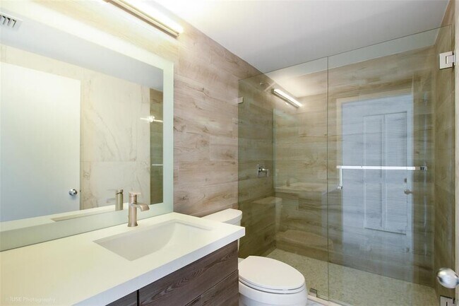 Building Photo - 701 Brickell Key Blvd