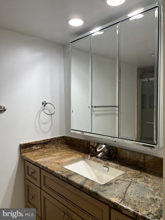 Building Photo - 1800 Old Meadow Rd