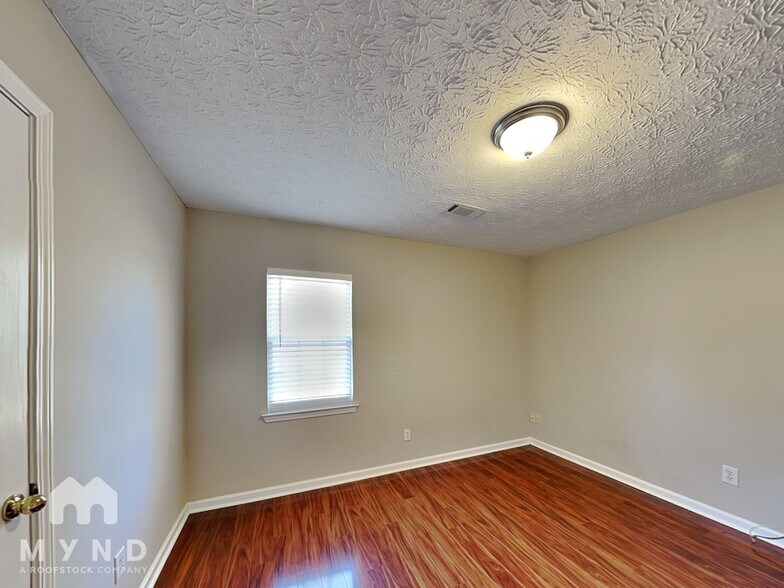 Building Photo - 301 Lacebark Ln