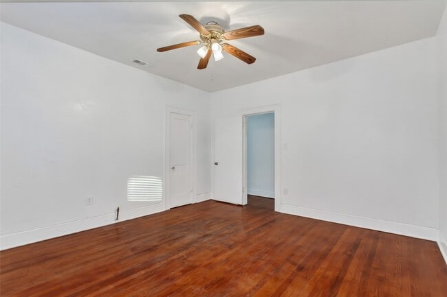 Building Photo - 5708 Live Oak St