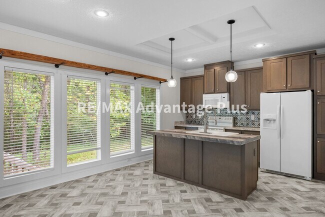 Building Photo - 1407 Paradise Rd